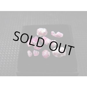 画像: ユタ州ワーワー鉱山産レッドベリル結晶原石 12点セット トータル 2.0カラット