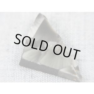 画像: ヴィクトリアストーン（飯盛ラボストーンIL-stone）レアカラー：ブラック原石 18.8カラット