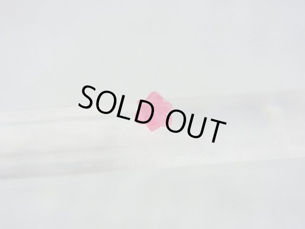 画像1: ミャンマー・モゴック産レッドスピネル双晶原石「ダビデの星」 0.1カラット