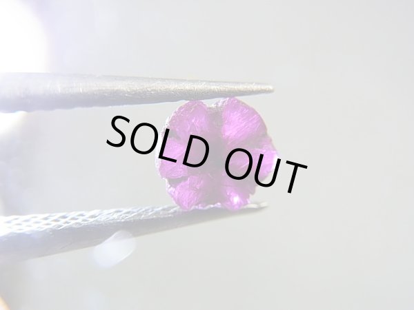 画像2: ミャンマーモゴック産トラピチェルビー結晶原石（研磨面あり） 0.5カラット