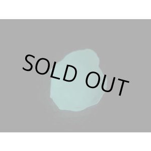 画像: パキスタン・ギルギット産「燐光」フローライト原石 2.6g