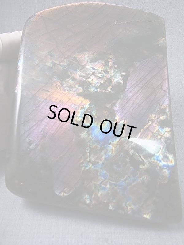 画像1: キャビネットサイズ：マダガスカル産ラブラドライト研磨原石（パープルピンク＆ブルーマトリクス） 1,997g