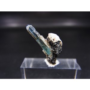 画像: ベトナム・タインホア産アクアマリン柱状結晶原石（長石/ブラックトルマリン付き） 0.9g