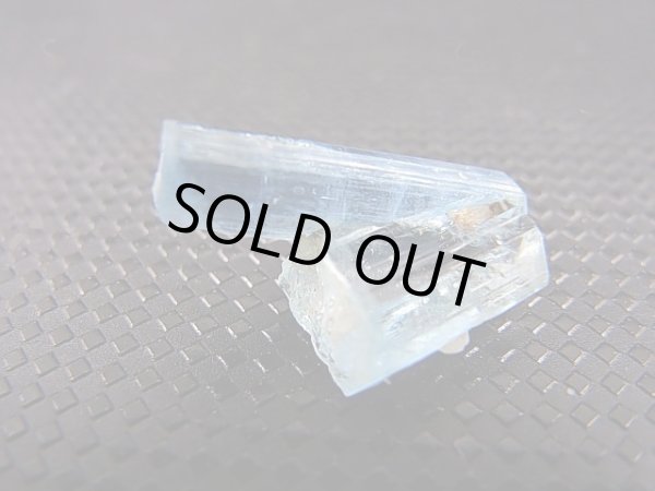 画像2: ジェムグレード宝石需要品質：ベトナム産アクアマリン柱状結晶原石（連晶） 6.0カラット