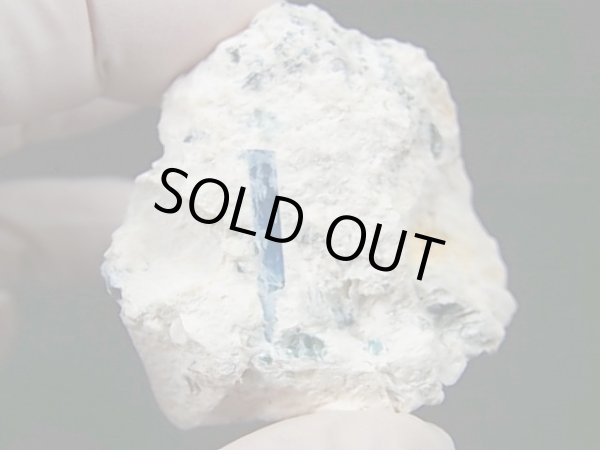 画像1: ベトナム・タインホア産宝石品質アクアマリン付きカオリナイト 48.8g