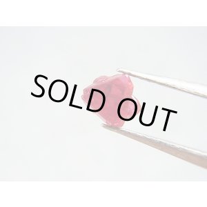 画像: ミャンマー・モゴック産レッドスピネル双晶原石「ダビデの星」 0.9カラット