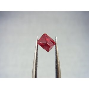 画像: ミャンマー・モゴック産宝石質レッドスピネル結晶（八面体） 1.5カラット