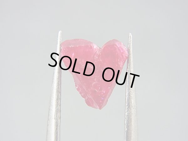 画像1: ミャンマー・モゴック産宝石質レッドスピネル結晶（双晶） 3.3カラット