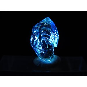 画像: パキスタン・クエッタ産蛍光オイル入りＤＴ水晶 0.9g