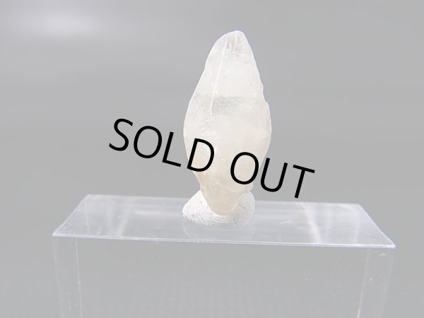 画像1: ミャンマー・モゴック産ホワイトサファイア原石（犬牙型ＤＴ） 5.1カラット