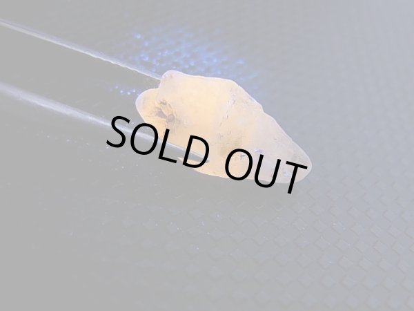 画像2: ミャンマー・モゴック産ホワイトサファイア原石（犬牙型ＤＴ） 5.1カラット