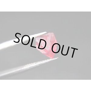 画像: ミャンマー・モゴック産宝石質レッドスピネル結晶（双晶） 1.8カラット