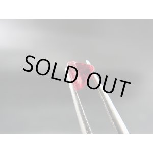 画像: ミャンマー・モゴック産宝石質レッドスピネル結晶（双晶） 0.6カラット