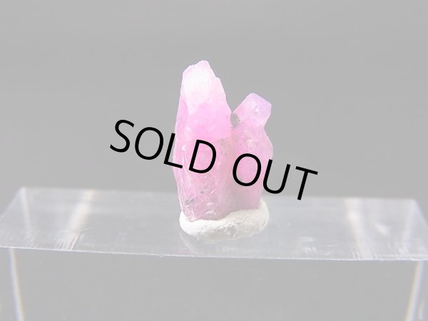 画像1: ベトナムLuc Yen産シルキーサファイア原石（犬牙型/連晶） 2.5カラット