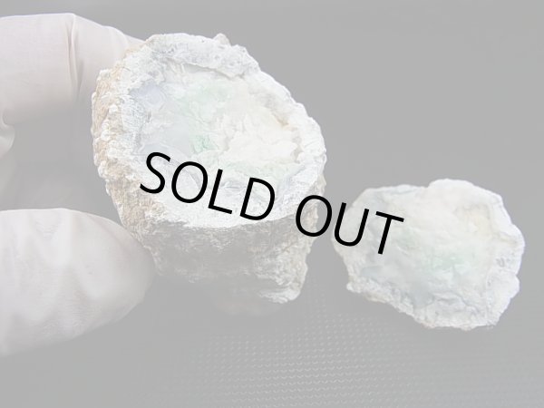 画像1: 栃木県産フローライト入り石灰岩ノジュール（2ピースセット） トータル 175.3g