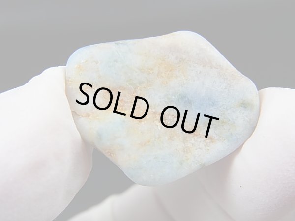 画像2: 糸魚川入りコン沢産青ひすい原石 8.3g