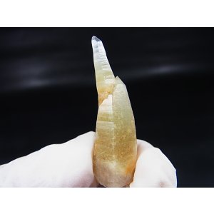 画像: 山梨県水晶峠産トレモライト入り水晶ポイント（曲がり水晶） 6.6g