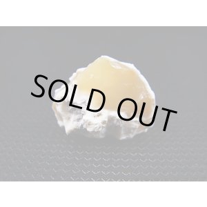 画像: 北海道上藻別産イエローオパール原石 4.4g