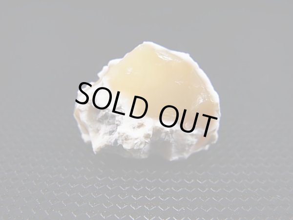 画像1: 北海道上藻別産イエローオパール原石 4.4g