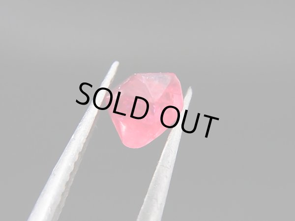 画像2: ミャンマー・モゴック産宝石質レッドスピネル結晶（双晶） 1.3カラット