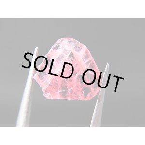 画像: ベトナムLuc Yen産レッドスピネル結晶（△成長丘付き/双晶） 2.5カラット