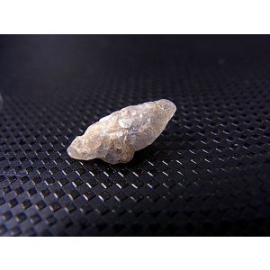 画像: ミャンマー・モゴック産ホワイトサファイア原石（犬牙型ＤＴ） 2.9カラット