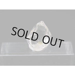 画像: ニューヨーク・ハーキマーダイヤモンド（水晶）ＤＴポイント（蛍光オイル入り） 0.7g