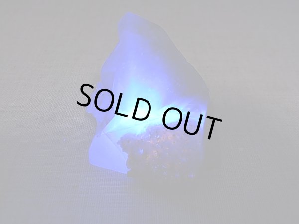 画像2: ナイジェリア産強蛍光フローライト原石 58.4g