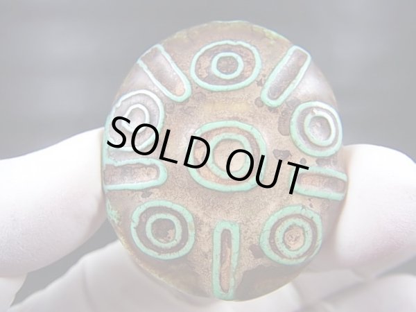 画像1: ヴィンテージ：「法螺六眼」西蔵（チベット）天珠 約45.5×39×13.5mm