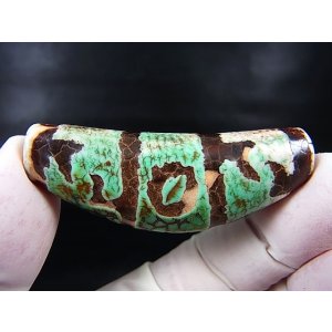 画像: ヴィンテージ：「老緑色弓形(牛角)蓮師法器」西蔵（チベット）天珠 約56.5×20×12.5mm