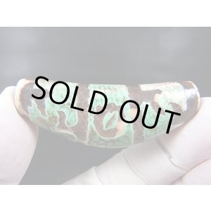 画像: ヴィンテージ:「老緑色弓形(牛角)蓮師法器」西蔵(チベット)天珠 約56.5×20×12.5mm