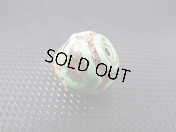 画像1: ヴィンテージ：「雪域天珠：老緑色亀甲」西蔵（チベット）天珠 直径約15×13mm