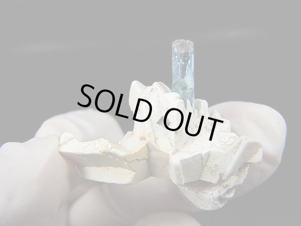 画像1: ベトナム・タインホア産宝石品質アクアマリン付きカオリナイト 6.4g