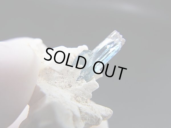 画像2: ベトナム・タインホア産宝石品質アクアマリン付きカオリナイト 6.4g