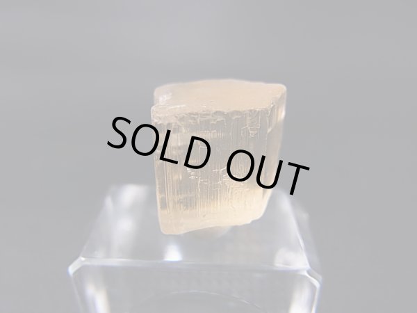 画像2: タンザニア産蛍光スキャポライト原石 13.4カラット