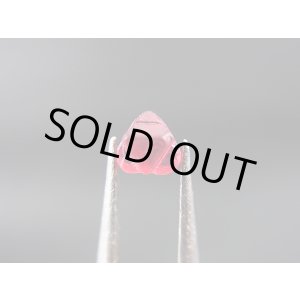 画像: ミャンマー・モゴック産レッドスピネル双晶原石「ダビデの星」 0.3カラット