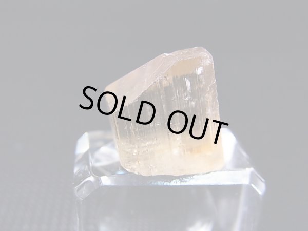 画像2: タンザニア産蛍光スキャポライト原石 18.5カラット