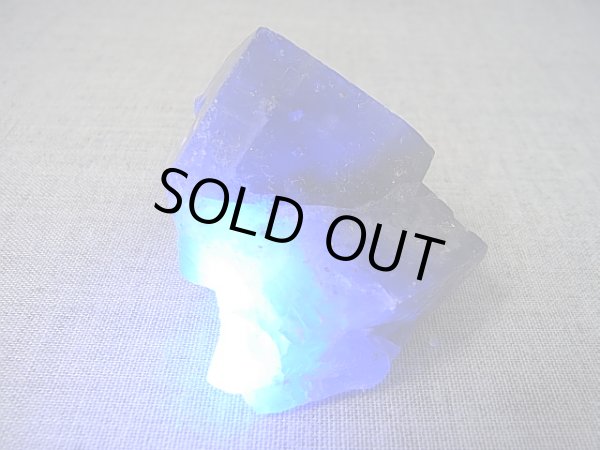 画像2: ナイジェリア産強蛍光フローライト原石 86.1g