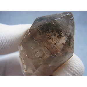 画像: ノルウェー産ゴールド＆コッパールチル入りスモーキー水晶原石（クローライト入り） 46.4g