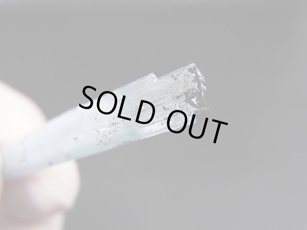 画像2: ベトナム産連晶結束型アクアマリン原石（ブラックトルマリン付き） 2.0g