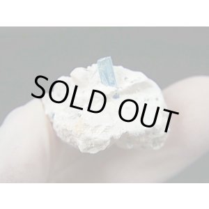 画像: ベトナム・タインホア産宝石品質アクアマリン付きカオリナイト 8.8g