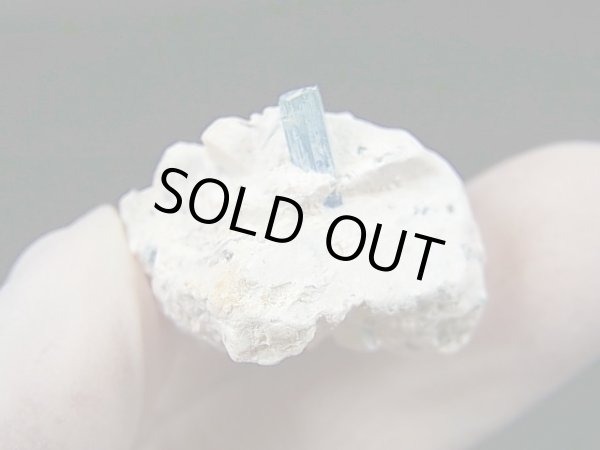 画像1: ベトナム・タインホア産宝石品質アクアマリン付きカオリナイト 8.8g