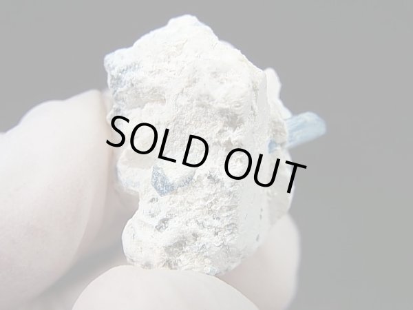 画像2: ベトナム・タインホア産宝石品質アクアマリン付きカオリナイト 8.8g