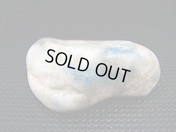 画像1: 糸魚川入りコン沢産青ひすい原石 21.8g