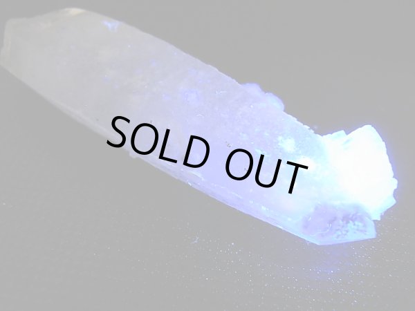 画像2: ヤオガンシャン産ライトブルー＆パープルフローライト付き水晶原石 59.2g