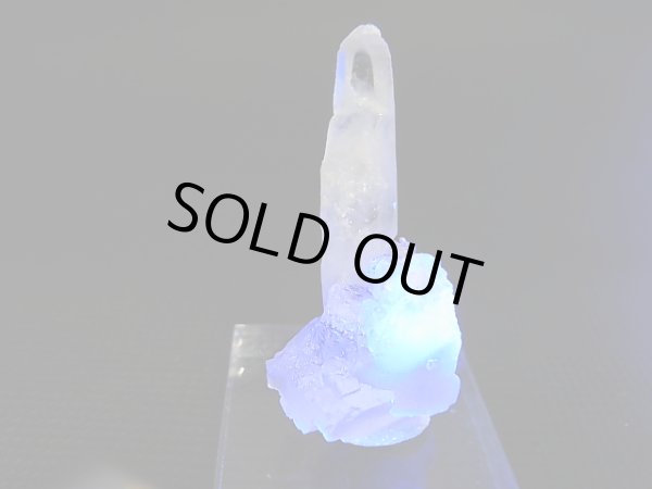 画像2: ヤオガンシャン産パープル＆カラーレスフローライト付き水晶原石 10.3g