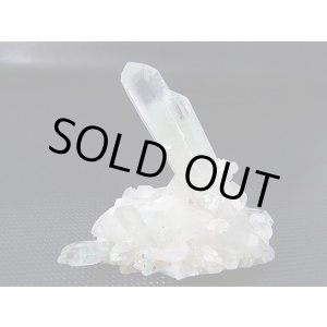 画像: マダガスカル産フックサイトイン水晶クラスター（グリーンファントム） 52.9g