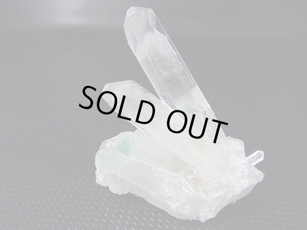 画像1: マダガスカル産フックサイトイン水晶クラスター（グリーンファントム） 30.6g