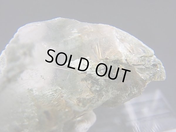 画像2: インド・マニハール産クリア水晶（成長干渉型/ゴールドルチル＆クローライト入り） 6.7g