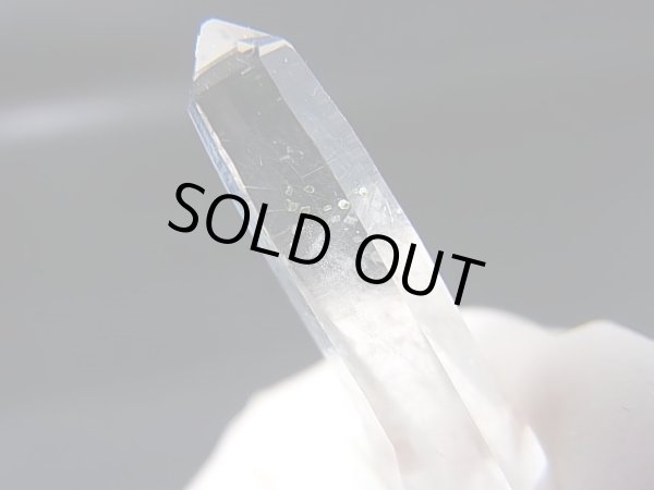 画像2: 山梨県乙女鉱山産ウォータークリア水晶ポイント（角閃石/パイライト入り） 2.1g